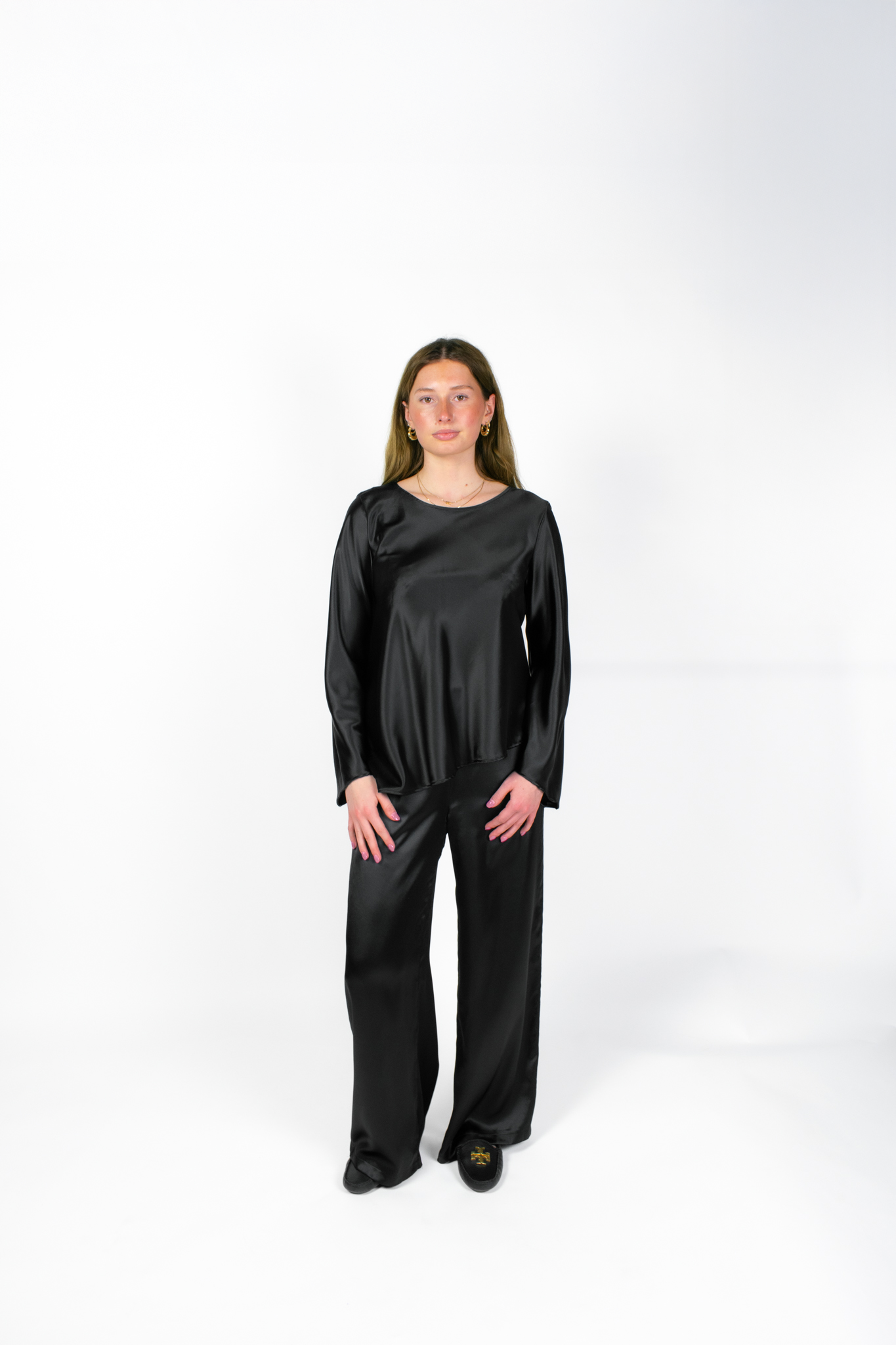 LILA BLACK SATIN SLEEVED TOP