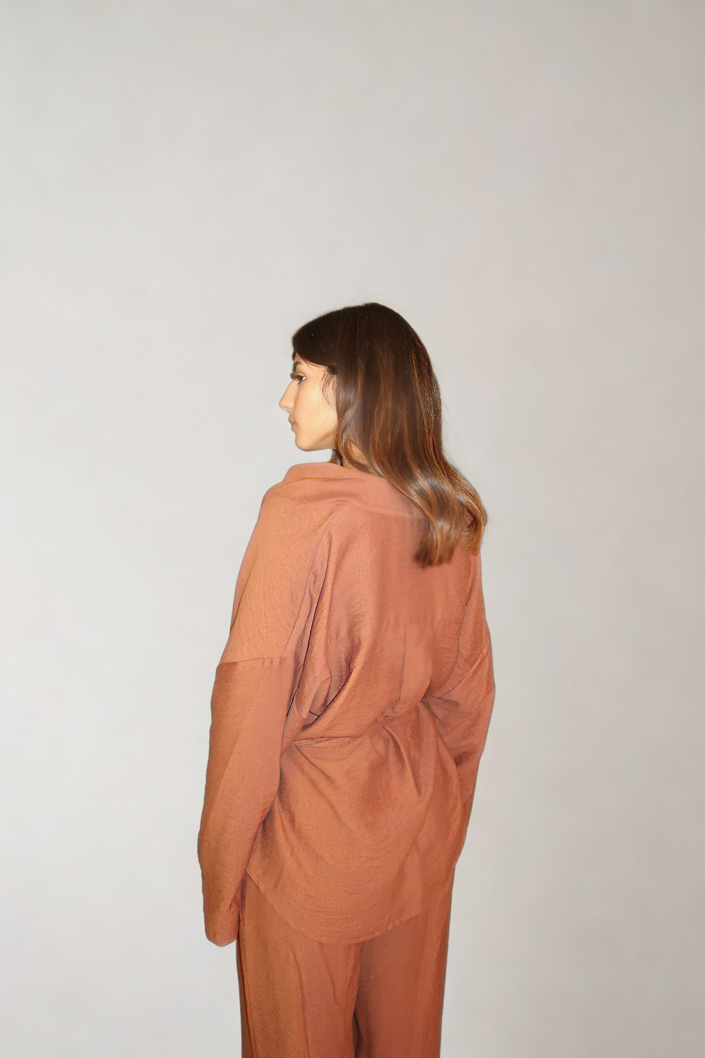 ELLE MAPLE TEXTURED BELTED BLOUSE