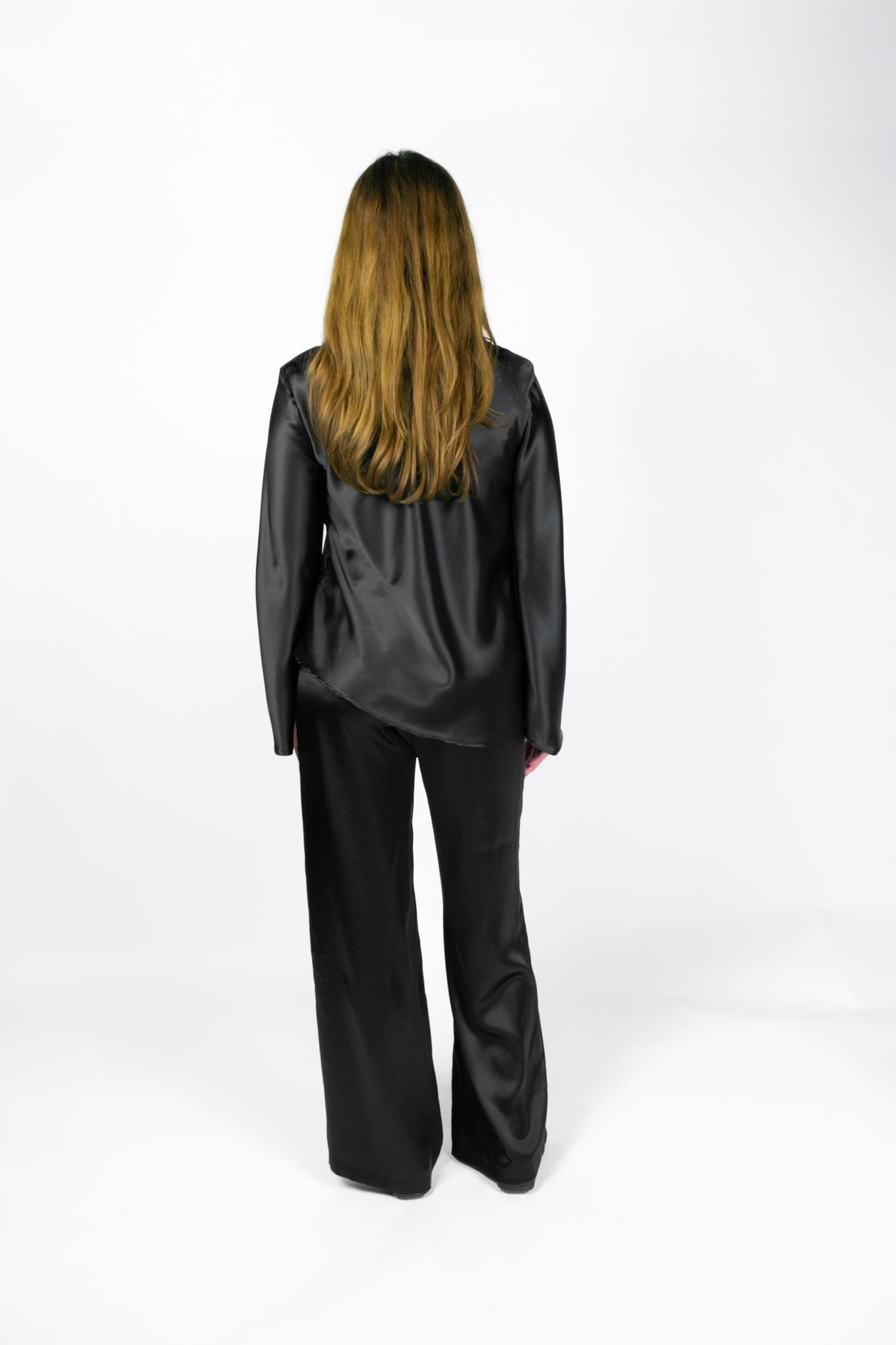 LILA BLACK SATIN SLEEVED TOP