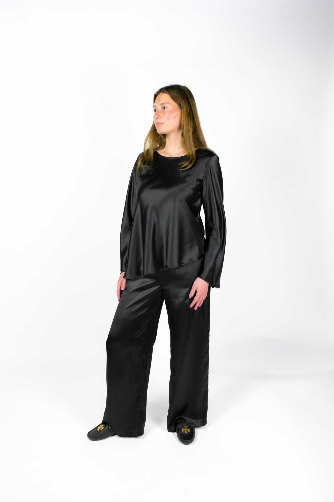 LILA BLACK SATIN SLEEVED TOP