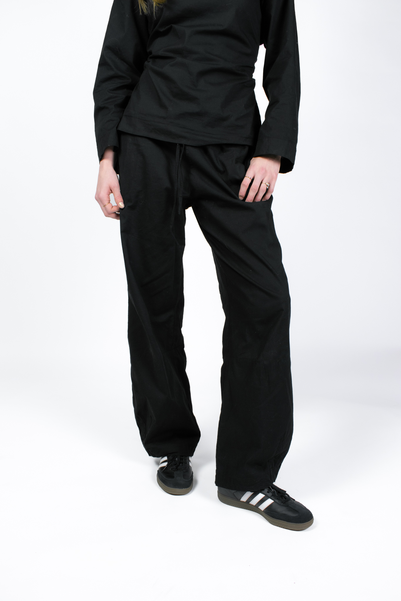 AELA NOIR POPLIN BARREL PANT