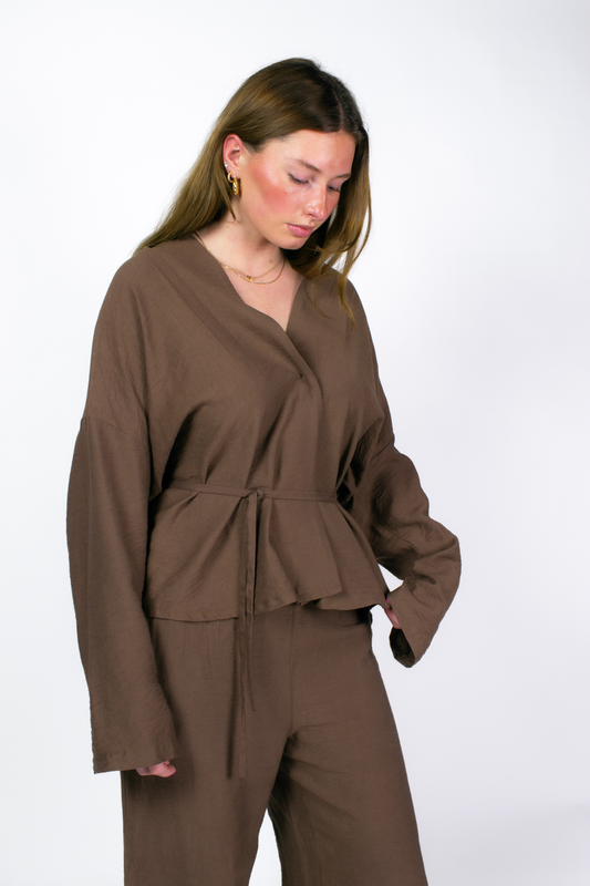 ELLE MAPLE TEXTURED BELTED BLOUSE